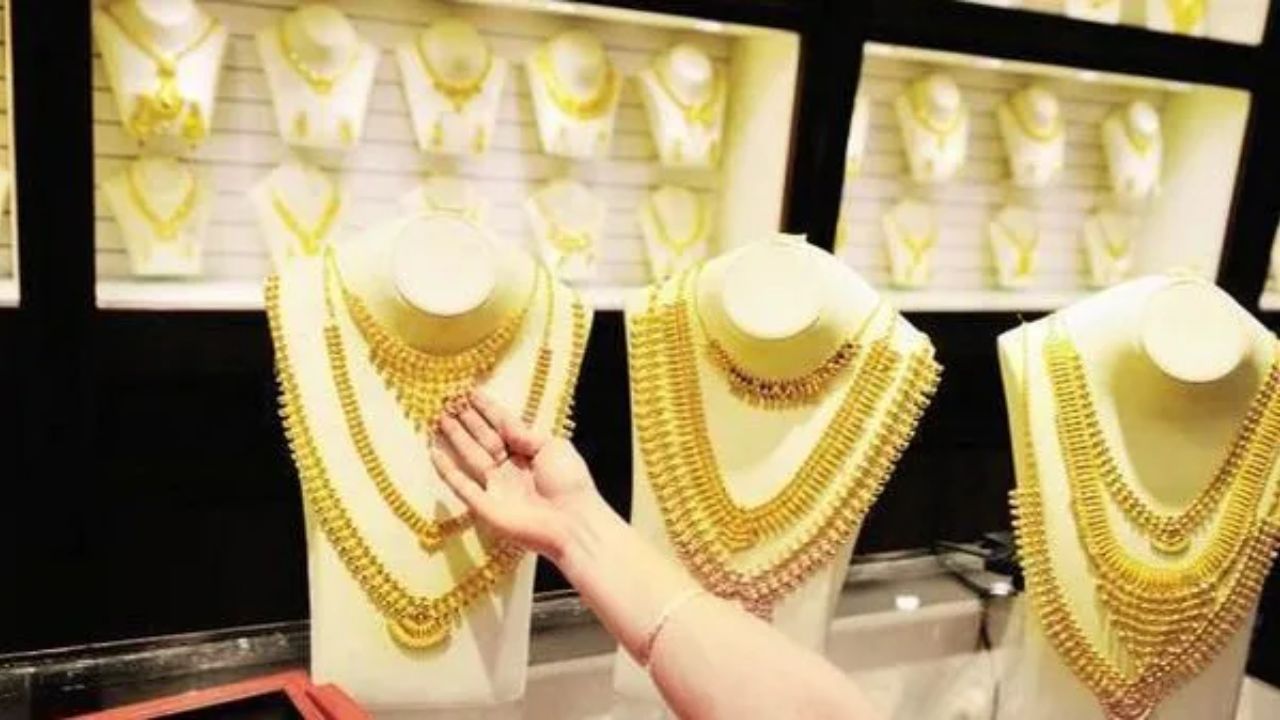 Gold prices rise for second straight day amid global tensions; Check rates here