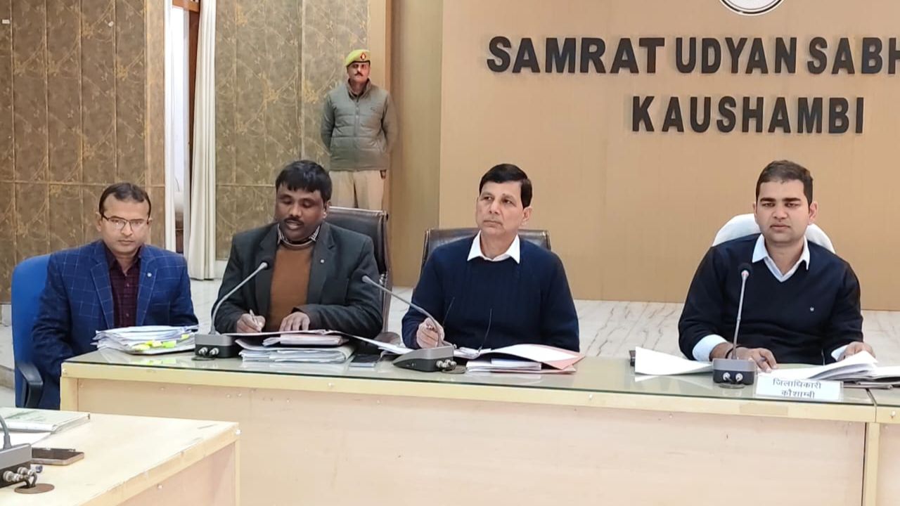 DM Amit Pal Reviews Entrepreneurs’ Issues, Orders Fast Clearance of Pending Loans