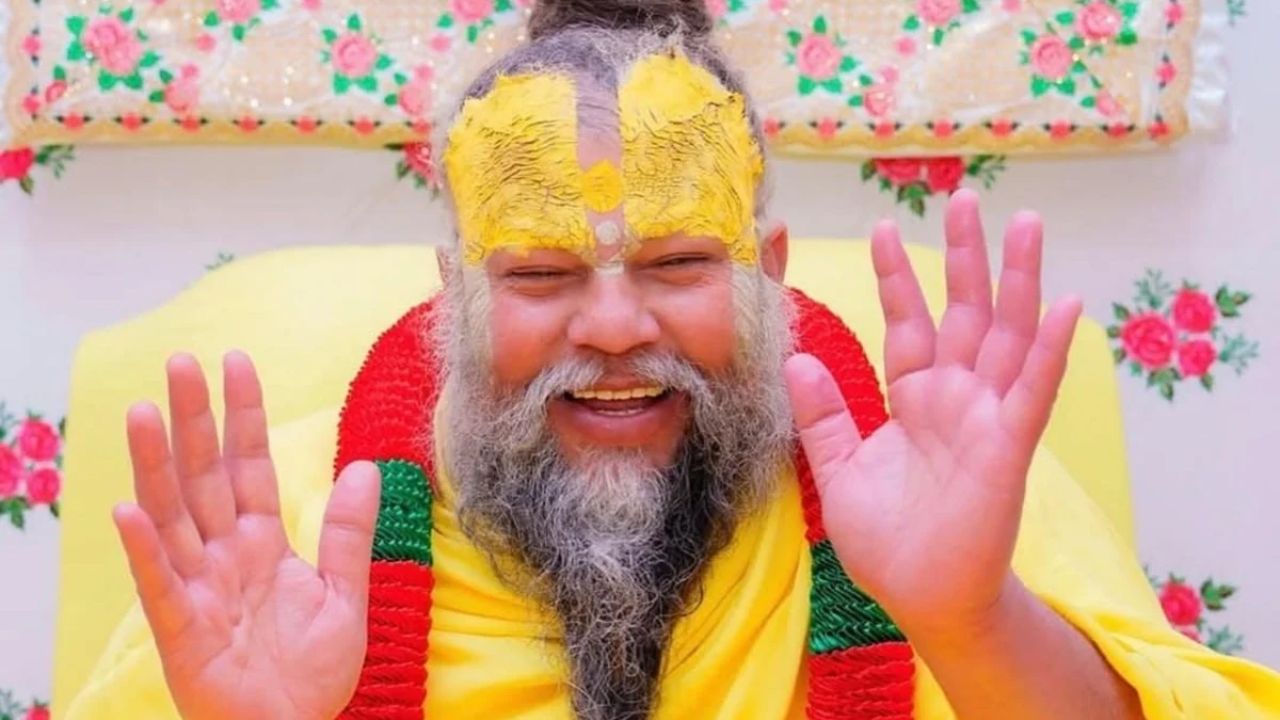 Doraemon and Chhota Bheem meet with Premanand Maharaj; Viral video brings smiles