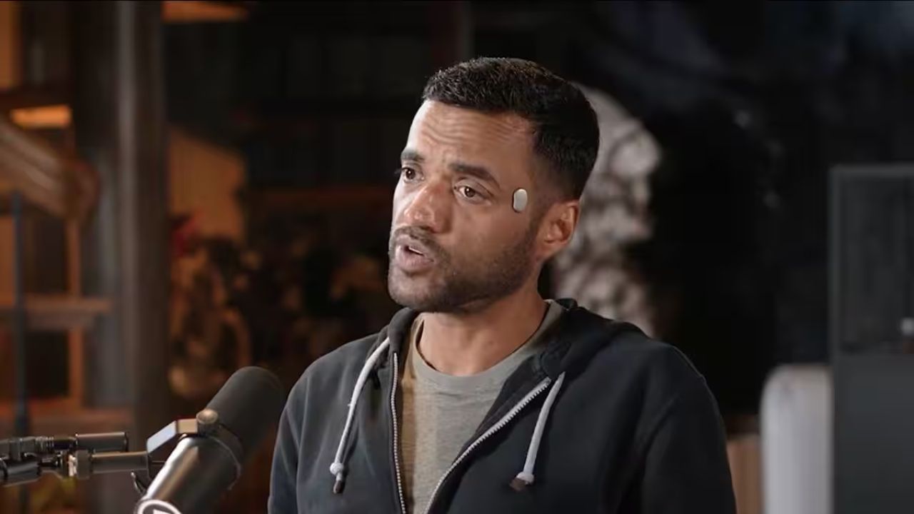 Video: Zomato founder Deepinder Goyal seen wearing ‘Temple’ device; Here’s what it is