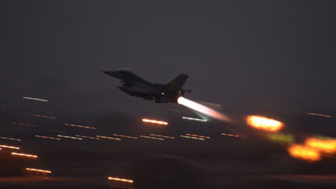US launches major airstrikes on ISIS targets in Syria; Sends strong message to terror groups