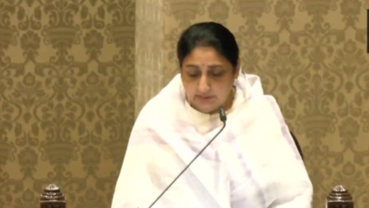 Sunetra Pawar takes oath as Maharashtra 1st woman Deputy CM after Ajit Pawar death