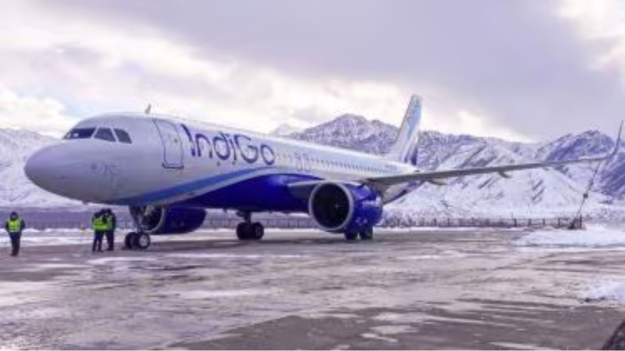 Flight operation in Leh temporarily halted amid heavy snowfall