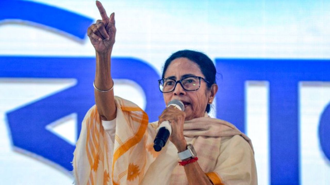 Three to four people dying by suicide in Bengal everyday due to SIR anxiety: Mamata Banerjee