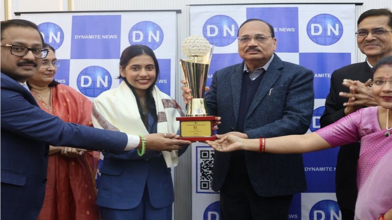 CJI Surya Kant Confers Dynamite News Young India Country Award on Indian Chess Grandmaster Divya Deshmukh