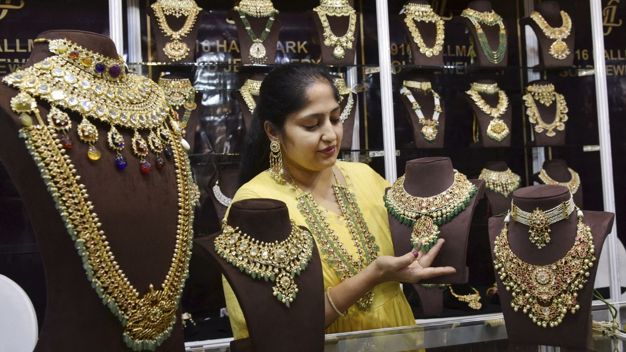 Gold prices fall for second straight day, Silver also declines; Check rates here