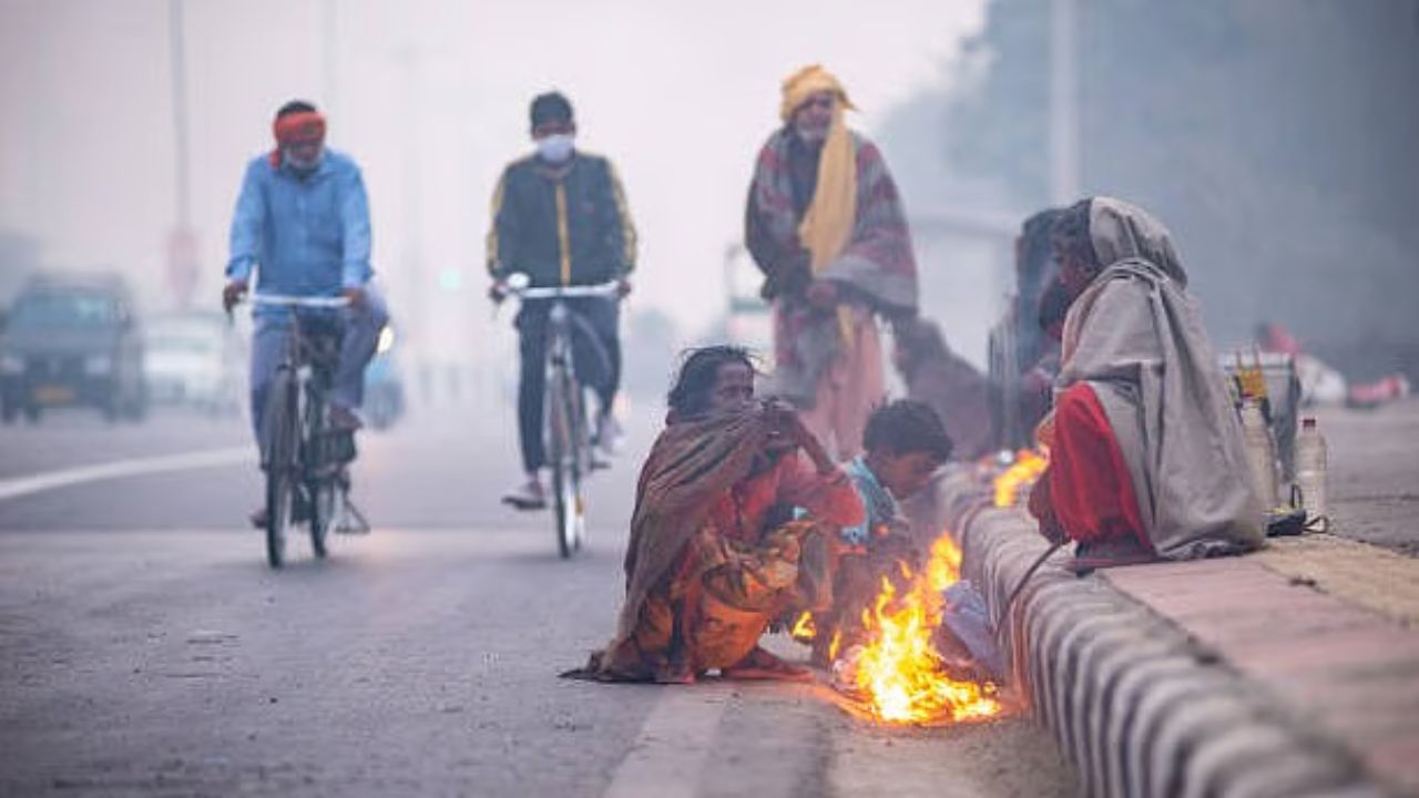Cold wave intensifies across North India; Mercury dips below zero