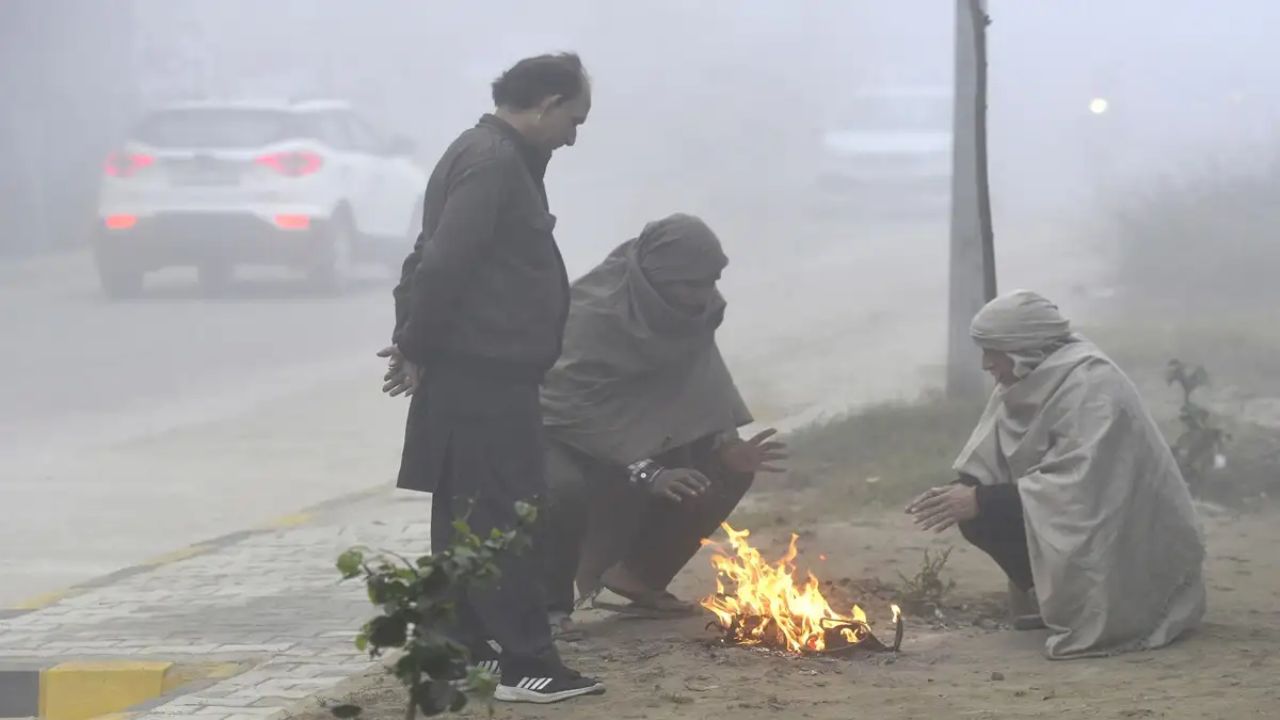Extreme cold peaks as water sources freeze in hills; Drizzle amid fog in Delhi-NCR