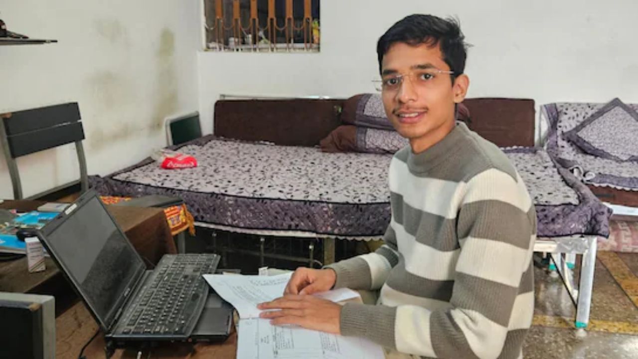 “Give Me 10 Minutes”: 19-Year-Old wins MBBS admission after aguing own case in Court