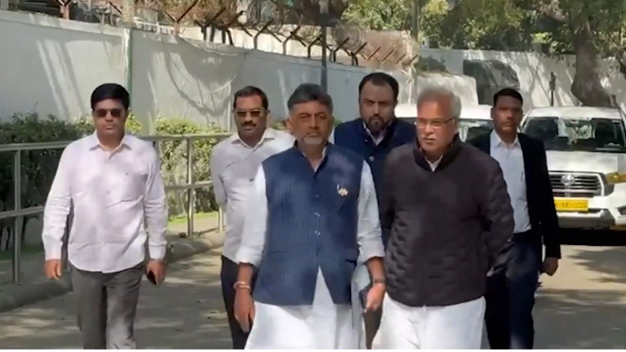 Karnataka Politics Heats Up: DK Shivakumar meets Sonia Gandhi in Delhi; Watch video