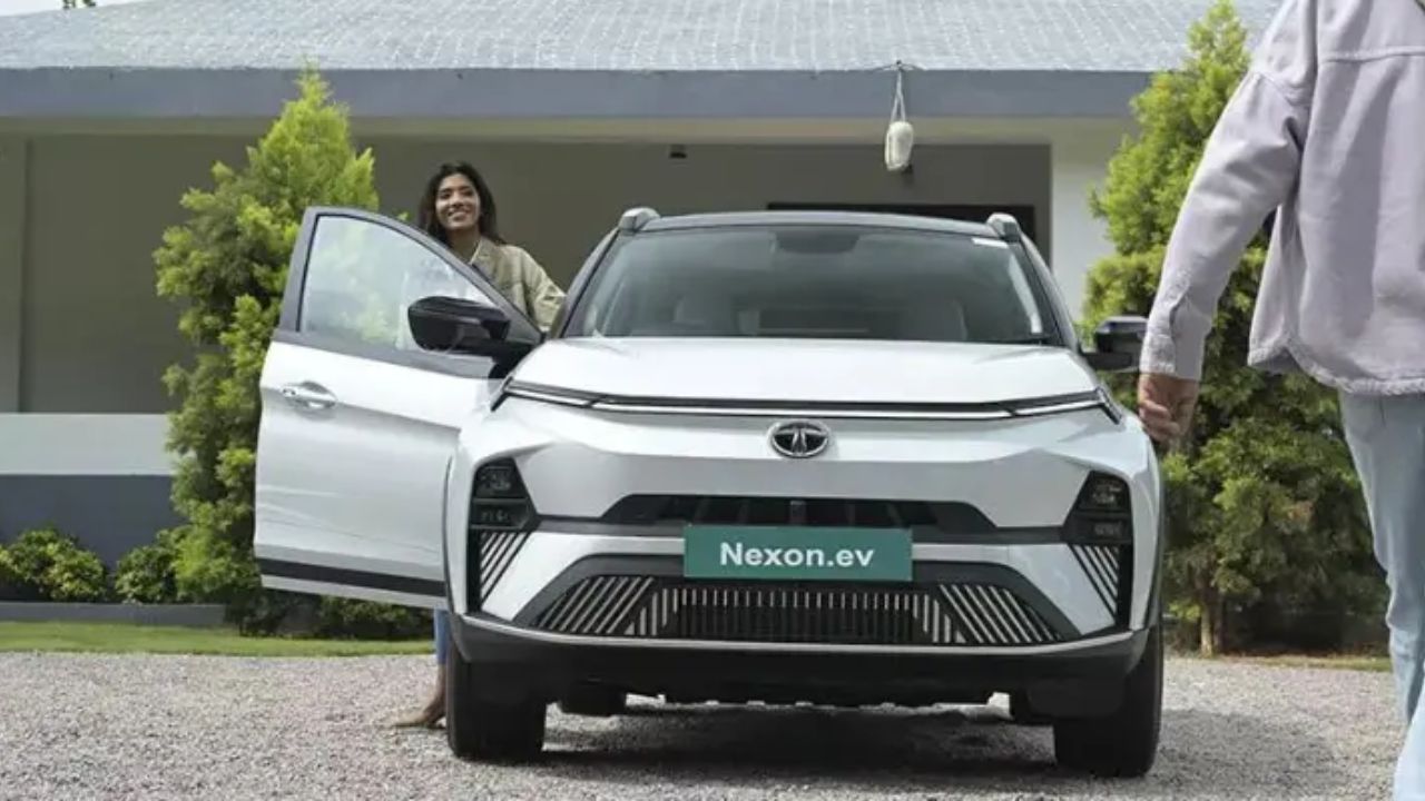 Best Time to Buy EVs: Discounts up to Rs 3.85 lakh announced; Details here