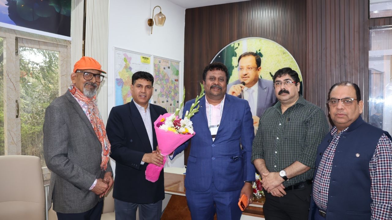 Jagathesh Kaduvul with the leadership team of Dynamite News at the headquarters