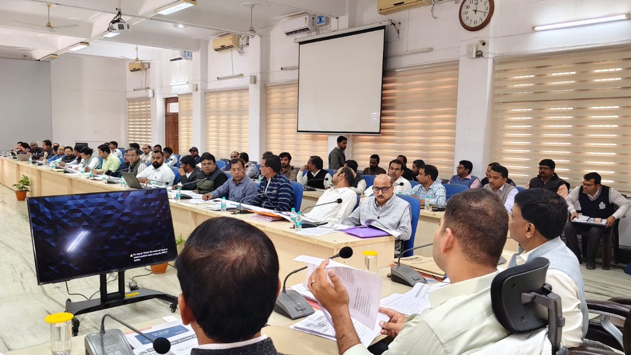 DM Amit Pal addressing the district health committee