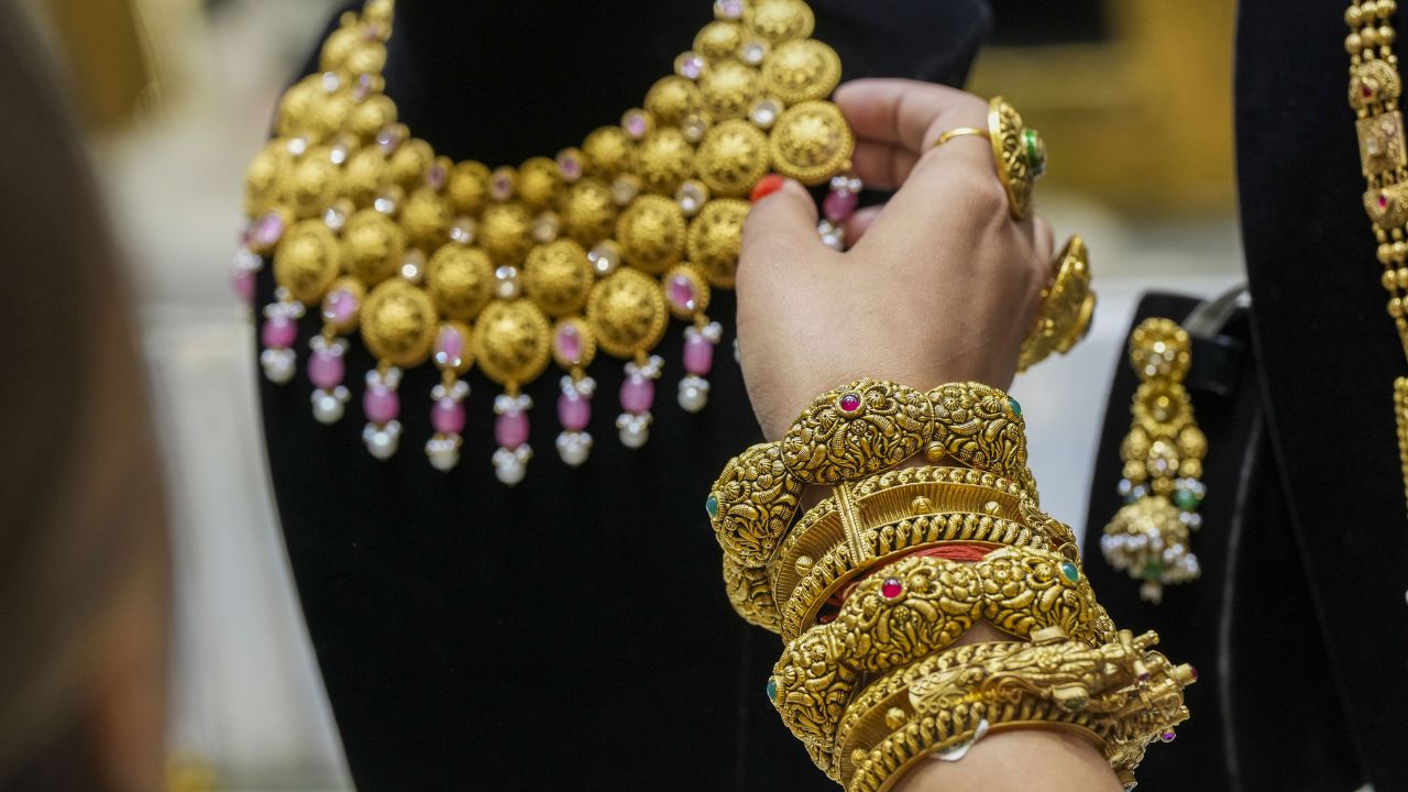 Gold climbs near Rs1.53 Lakh; Key resistance seen at Rs1.55 lakh