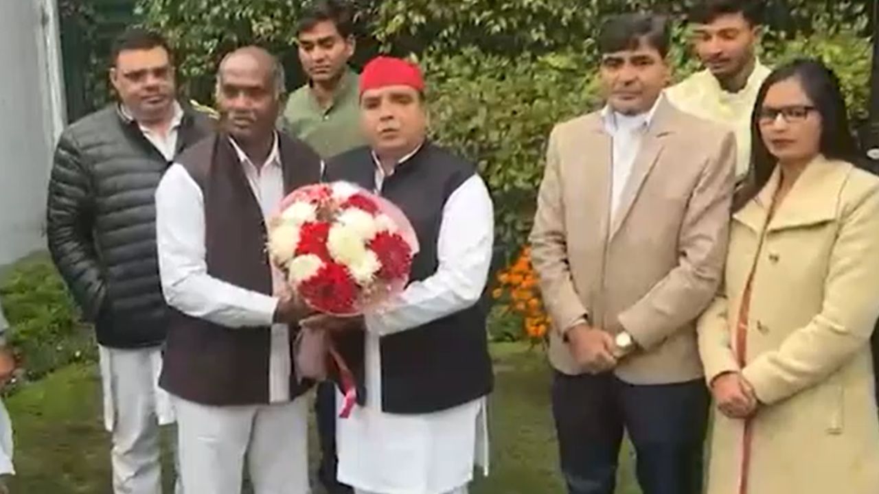 MLAs, MPs gather at SP leader Dharmendra Yadav’s residence to mark his birthday; Watch video