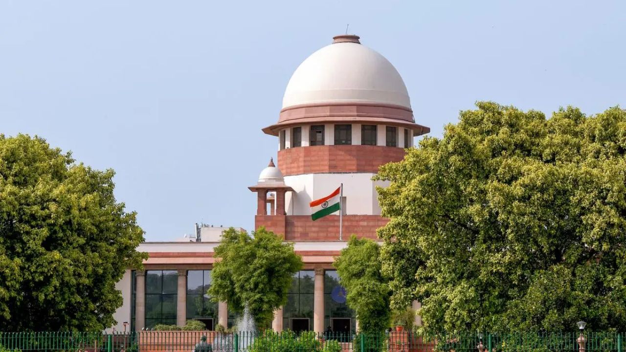 SC grants bail to filmmaker Vikram Bhatt, wife Shwetambari in Rs30 crore cheating case