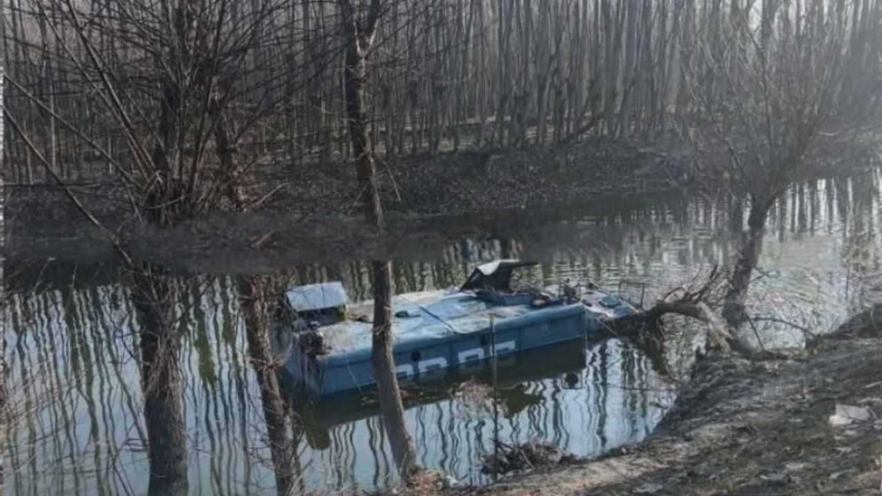 J&K: Bunker vehicle falls into canal in Srinagar; Nine CRPF soldiers injured