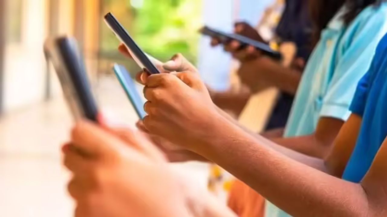 Karnataka weighs mobile phone ban for children under 16 amid rising screen concerns