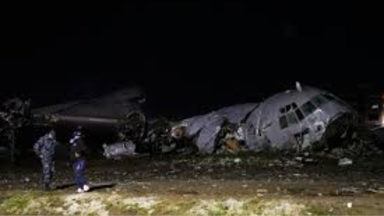 Bolivian military plane crashes near La Paz, 15 Dead; Details here