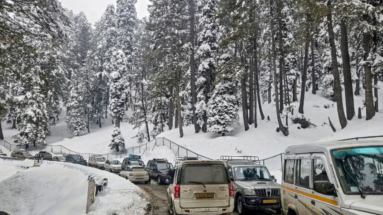 Weather Update: Rain alert for Northeast, Snowfall forecast for J&K; Temperatures set to climb across north and west