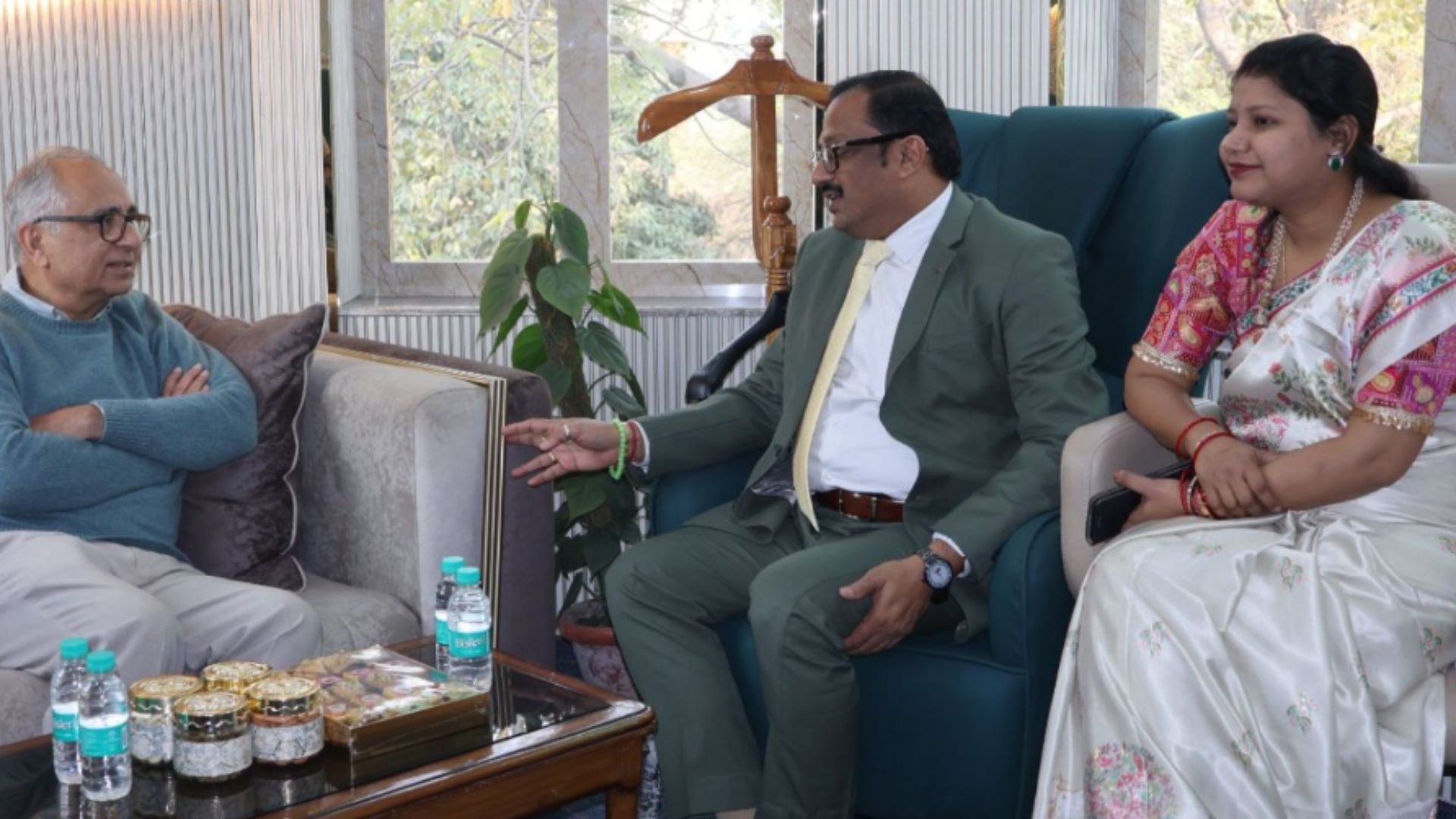 PTI CEO Vijay Joshi with Dynamite News Chairperson Rani Tibrewal and Editor-in-Chief Manoj Tibrewal Aakash