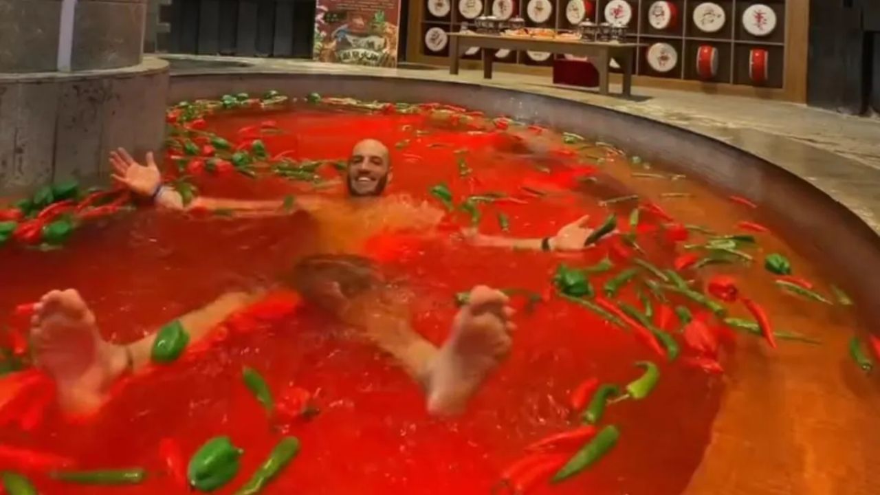 Adventure or self-torture? People bath in chili-filled hot pot spa; Know why