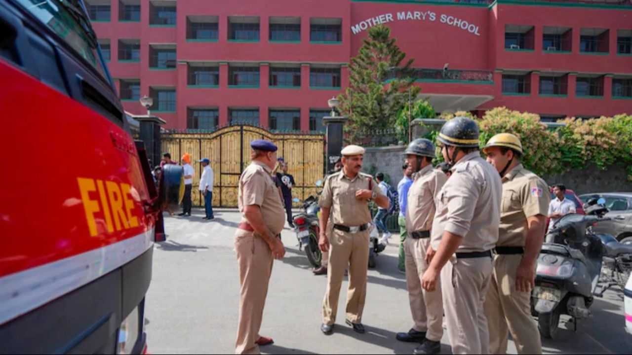 Delhi School Bomb Threat: 9 Schools receive explosive warning emails; Security tightened