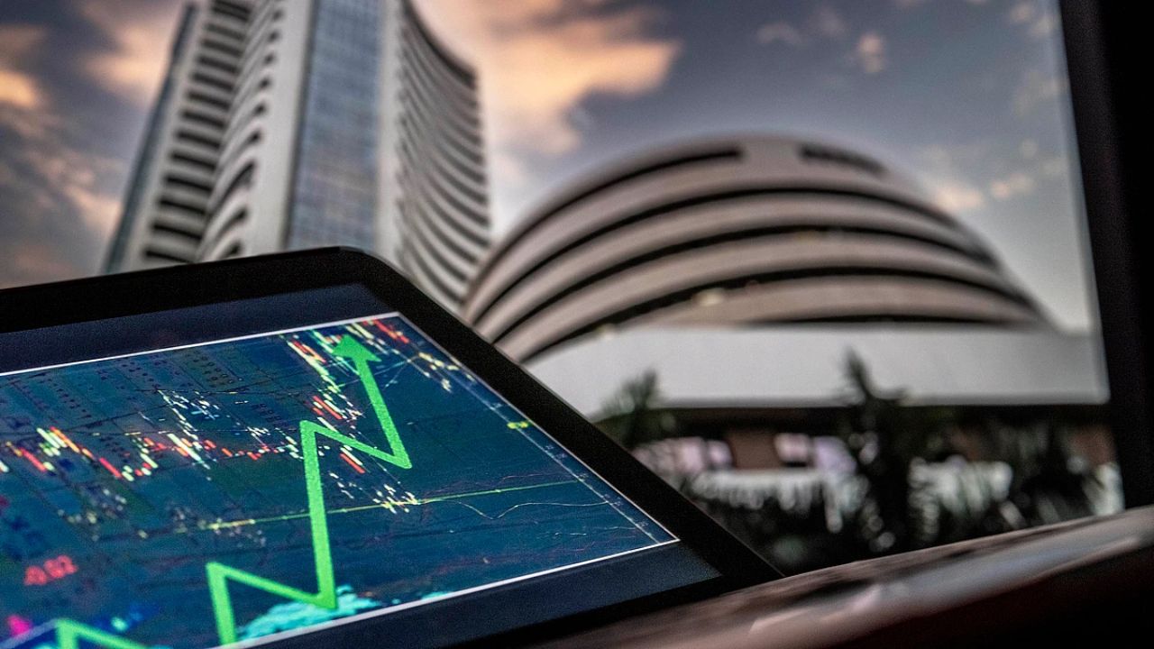 Market ends higher for third straight session; Sensex gains 208 points