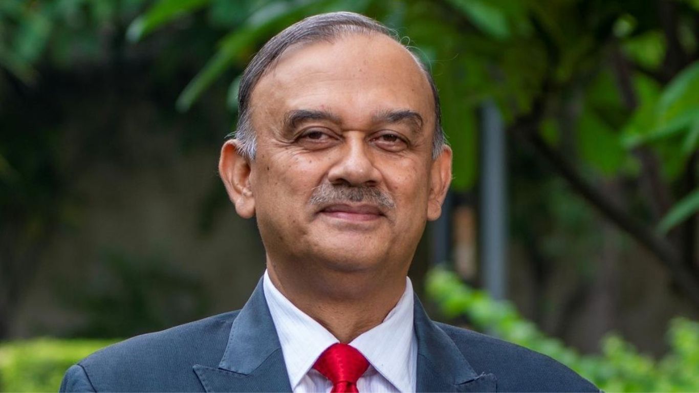 Shock Exit at HDFC Bank as Chairman  Atanu Chakraborty Steps Down Over Values Clash