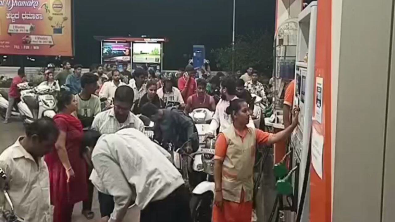 Panic Buying Grips Karnataka: Long Queues for Petrol And LPG Despite No Shortage