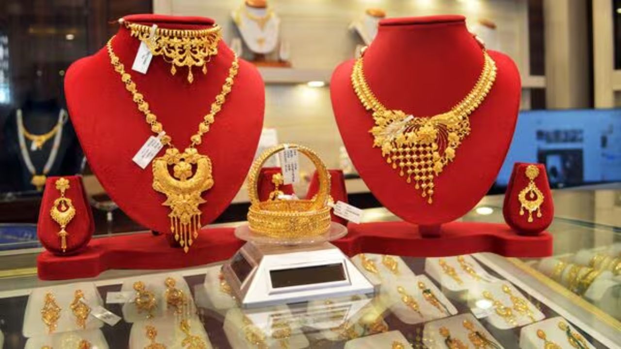 Gold prices rise on MCX as weak Dollar triggers value buying; Check latest rates here