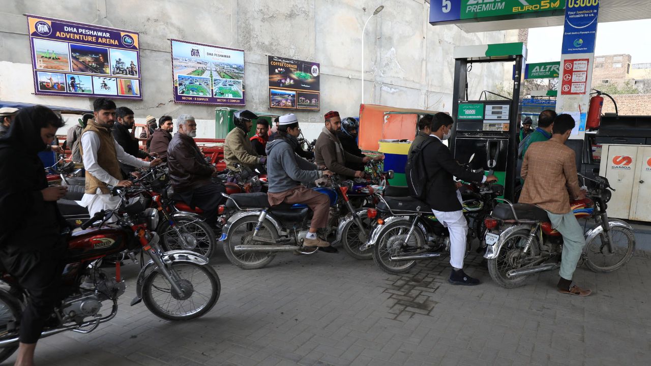 Pakistan faces petrol-diesel shortage amid Gulf crisis; Fuel stations may shut soon