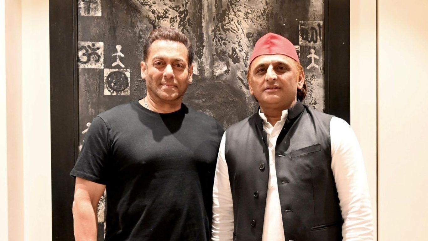 Akhilesh Yadav Meets Salman Khan in Mumbai, Photo Goes Viral