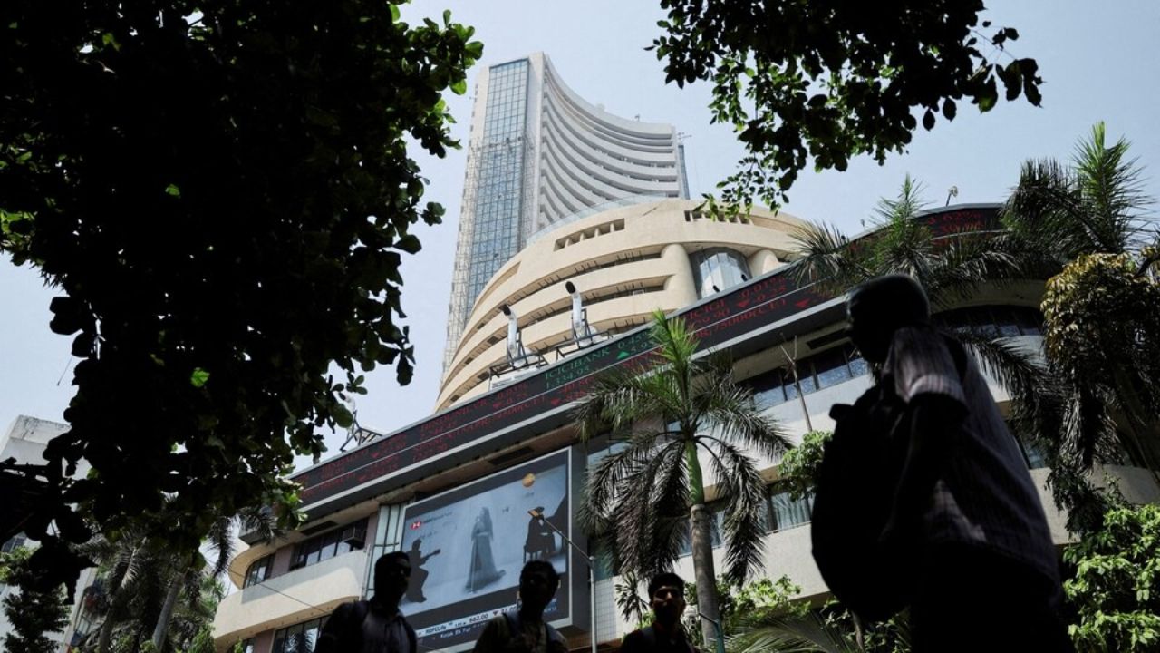 Indian markets start lower as Sensex slides 500 points in early session; Details here