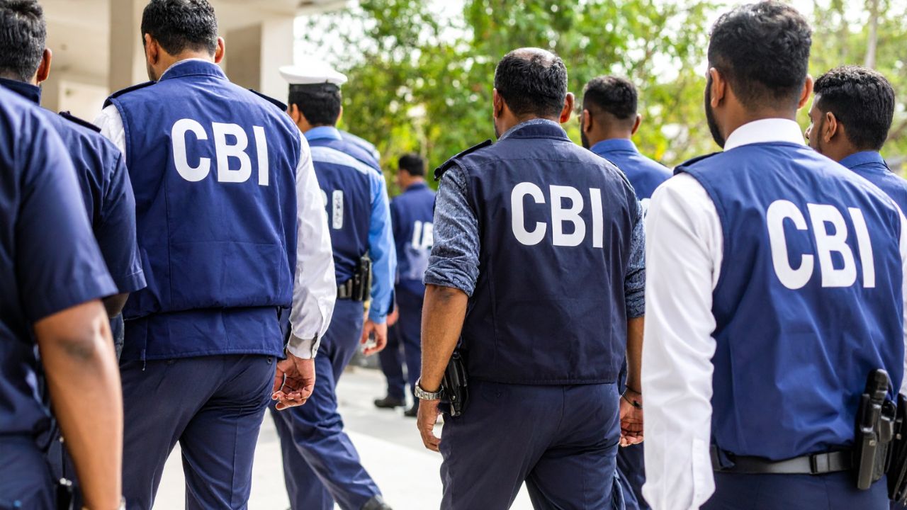 CBI arrests Central Railway engineer in Rs 40 Lakh bribery case; Cash and jewellery worth Rs 1.47 crore seized