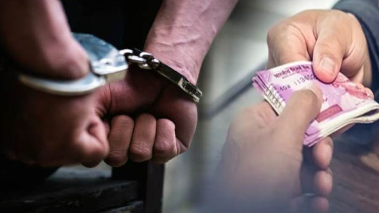 Jharkhand: ACB officers in disguise catch two staff taking bribe at Deoghar land office