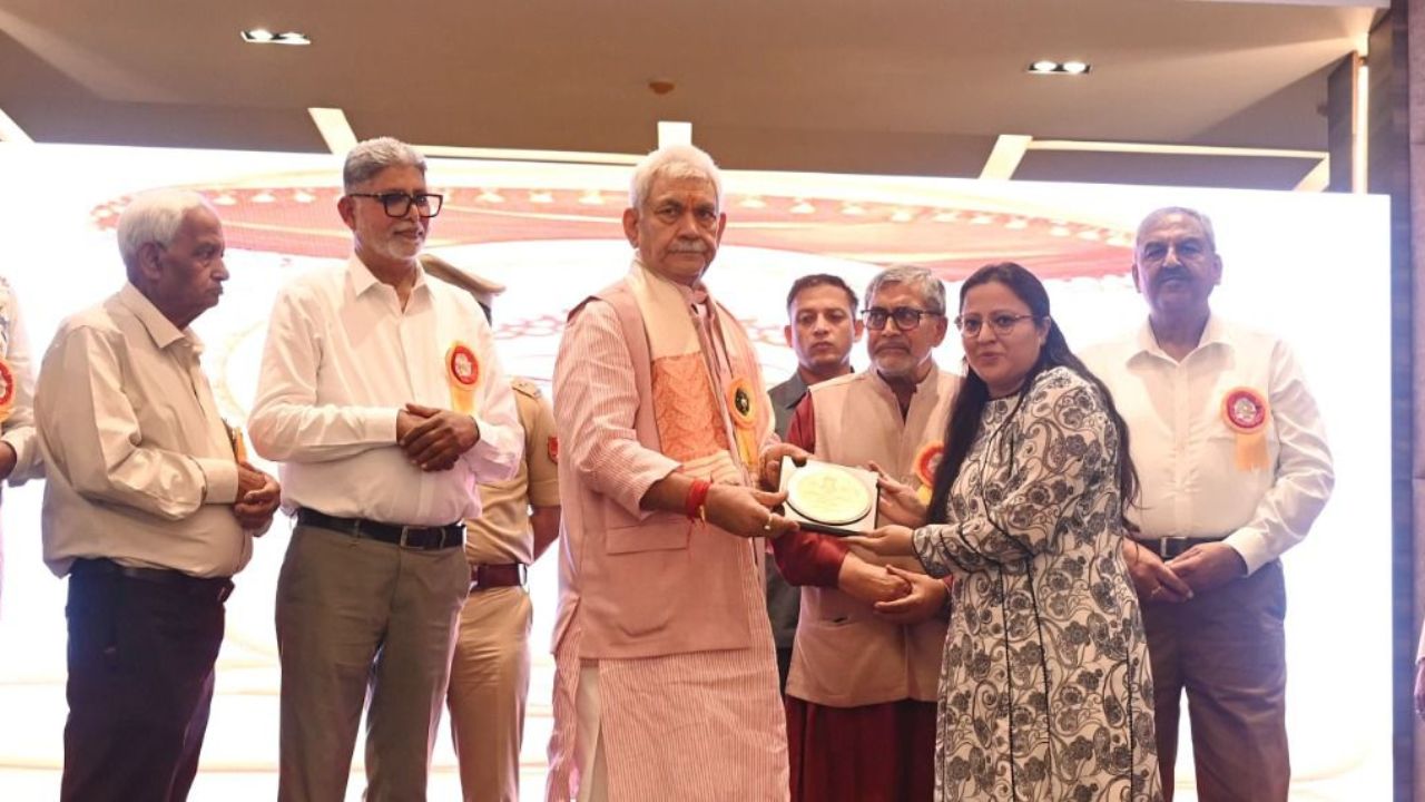 Jammu: LG Manoj Sinha calls for ‘ahimsa and environmental responsibility’ at Mahavir Jayanti event