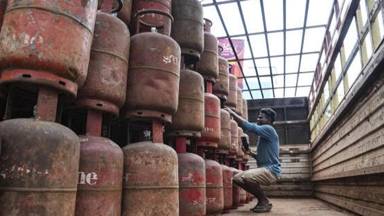 UP Intensifies Crackdown on Fuel Black Marketing: 17 arrested, 17,500+ raids conducted