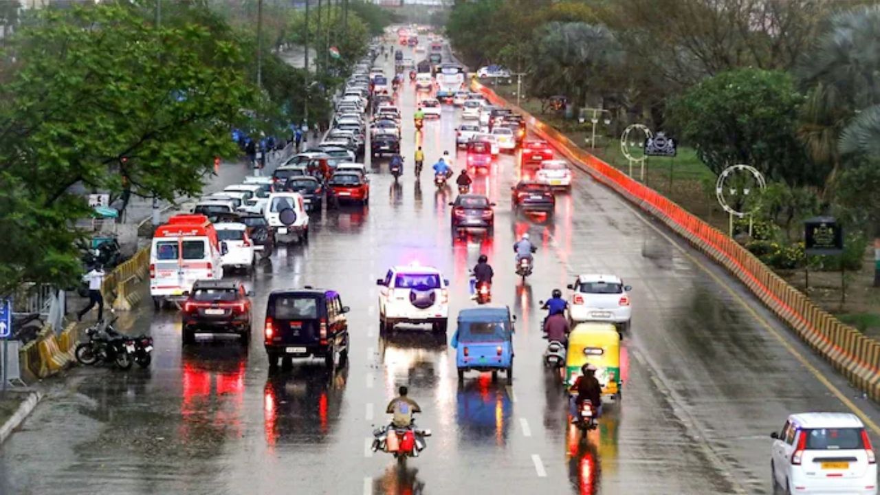 Weather Update: Delhi Experiences Chilly Weather and Improved Air Quality