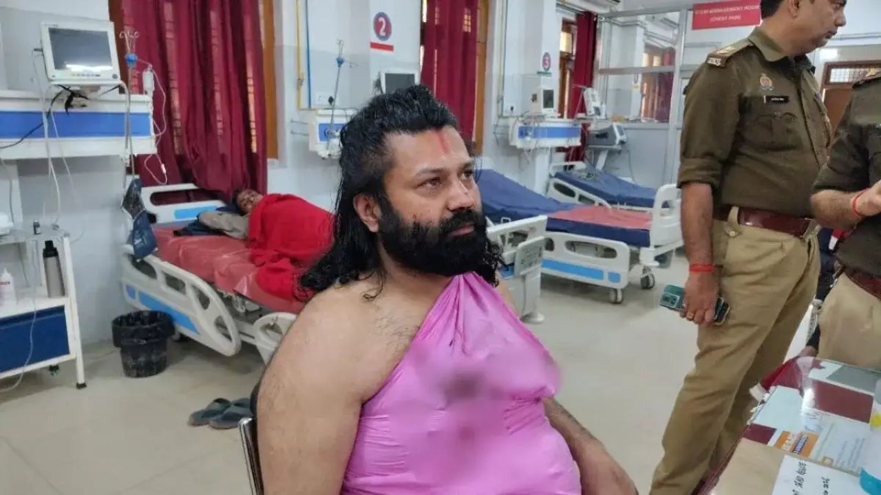 Life-threatening attack on Ashutosh Brahmachari on train after filing case sgainst Shankaracharya