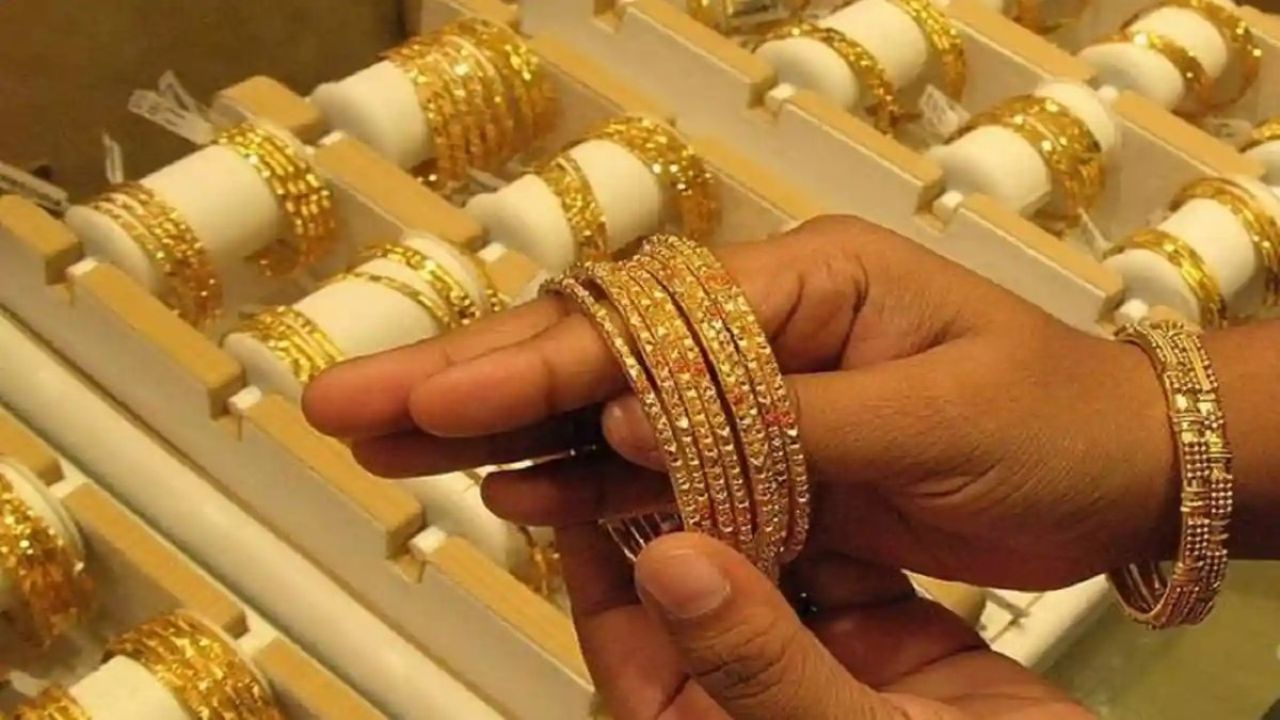 Gold prices slip on MCX as US-Iran conflict enters fifth week; Investors book profits