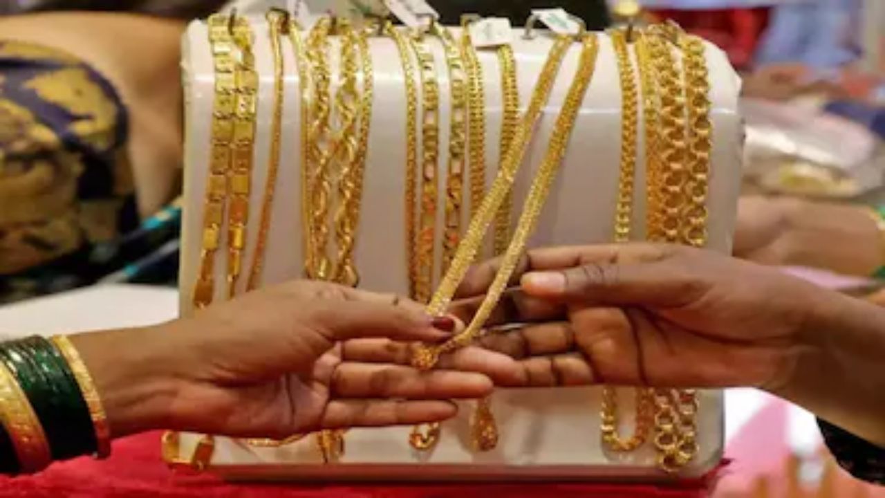 Gold prices steady across India, minor city-wise variations noted; Check rates here