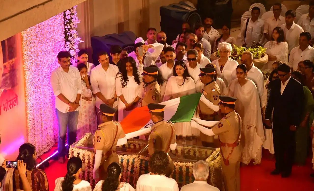 Legendary Singer Asha Bhosle Laid to Rest with State Honors; Nation Mourns