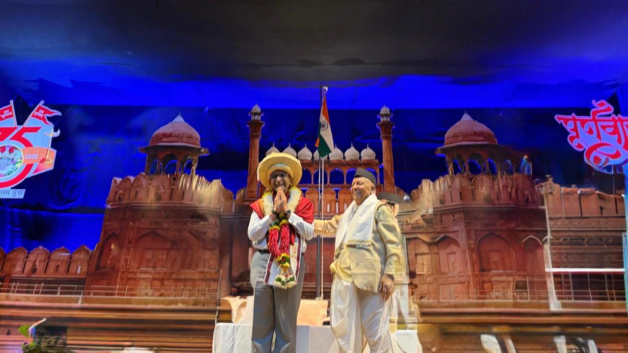 CJI Chandrachud greets audience at Purnavad event