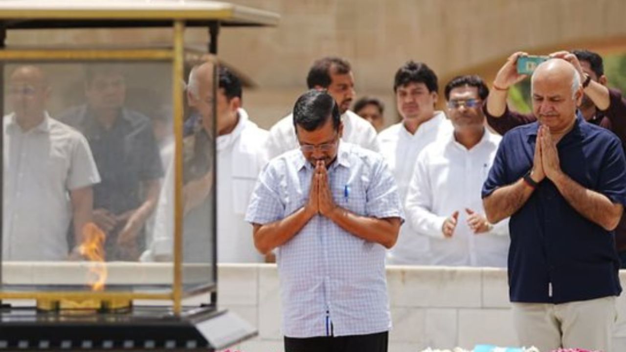 Kejriwal-Sisodia reached Rajghat, started ‘Satyagraha’ against Justice Swarn Kanta