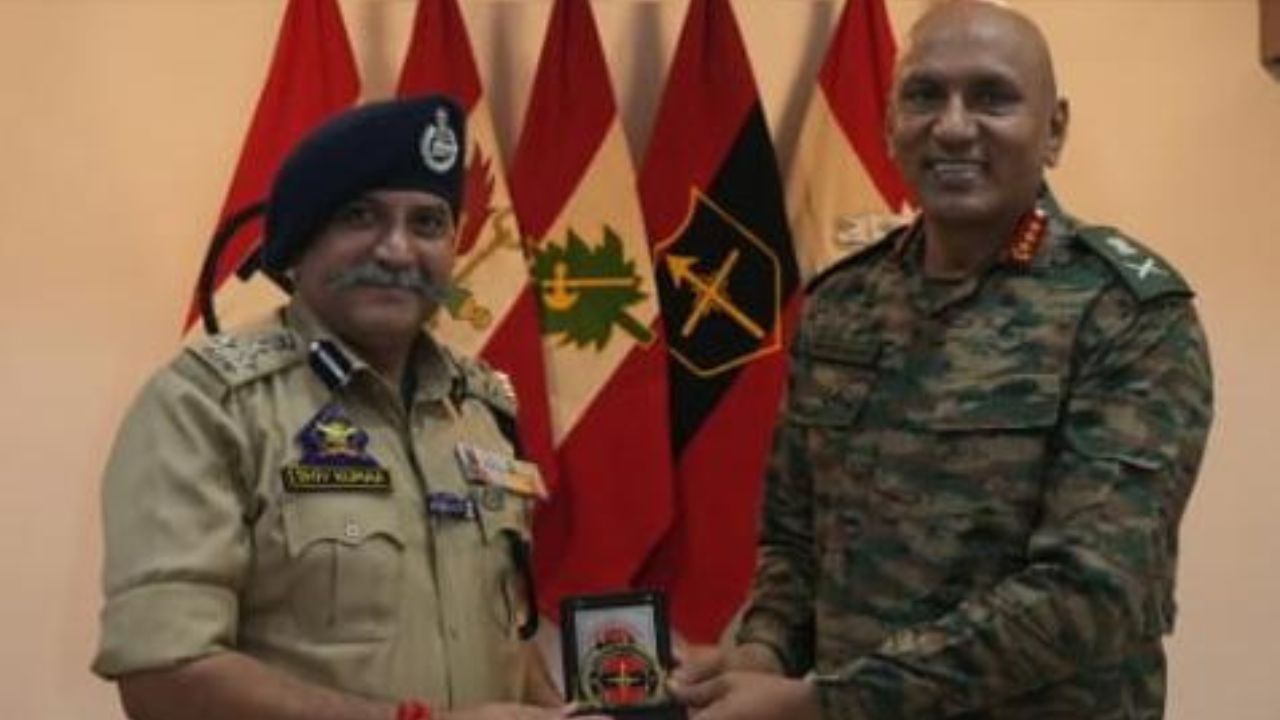 DIG Udhampur-Reasi Meets Northern Command Chief, Focus On Security Grid