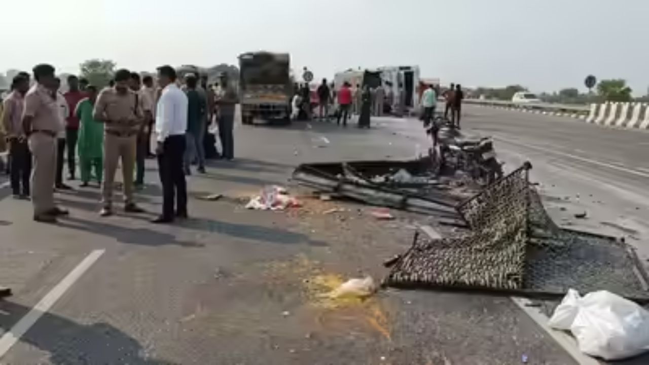 Major Accident on Purvanchal Expressway: Over 60 Injured in Bus Overturn
