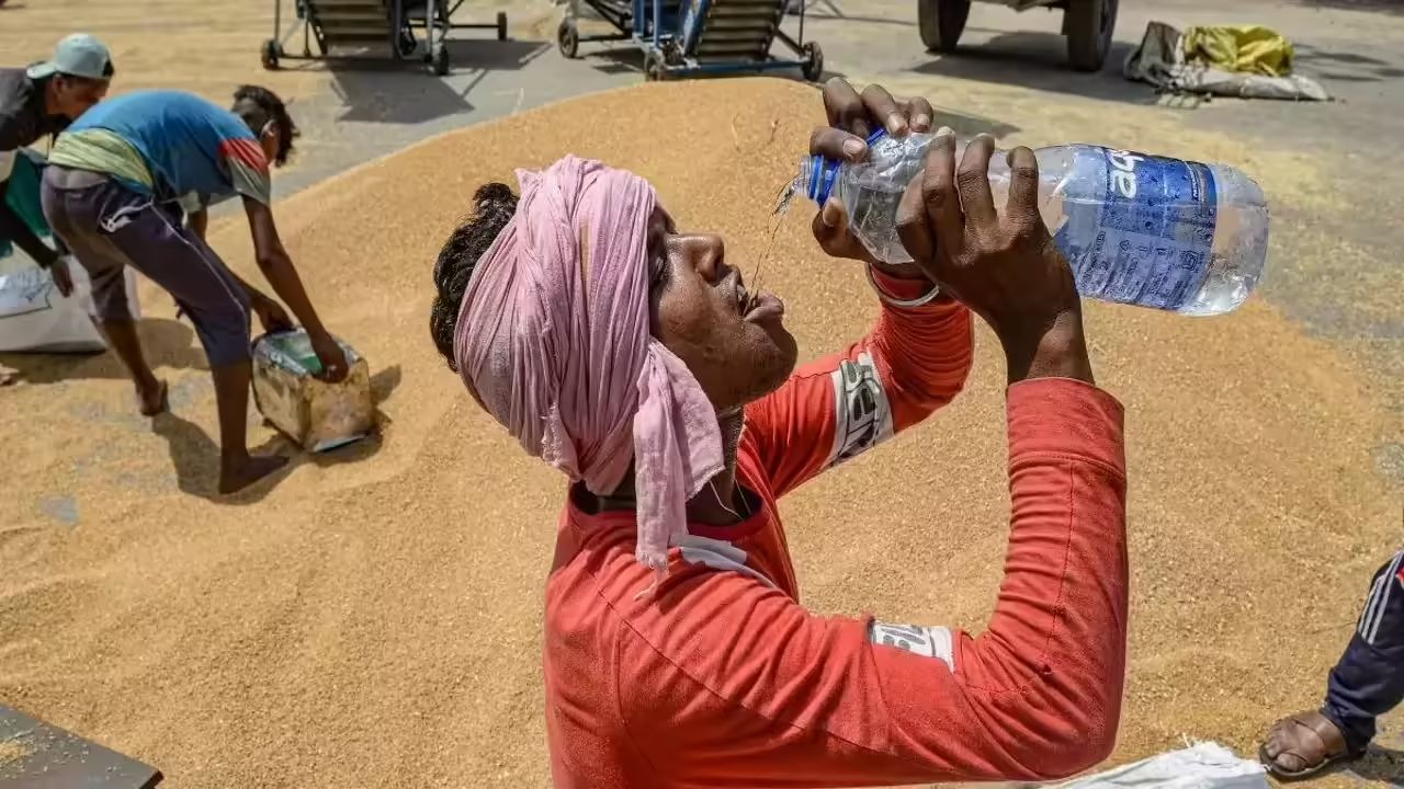 Severe heatwave grips Uttar Pradesh as Banda hits 47.4°C; Rain likely to bring relief