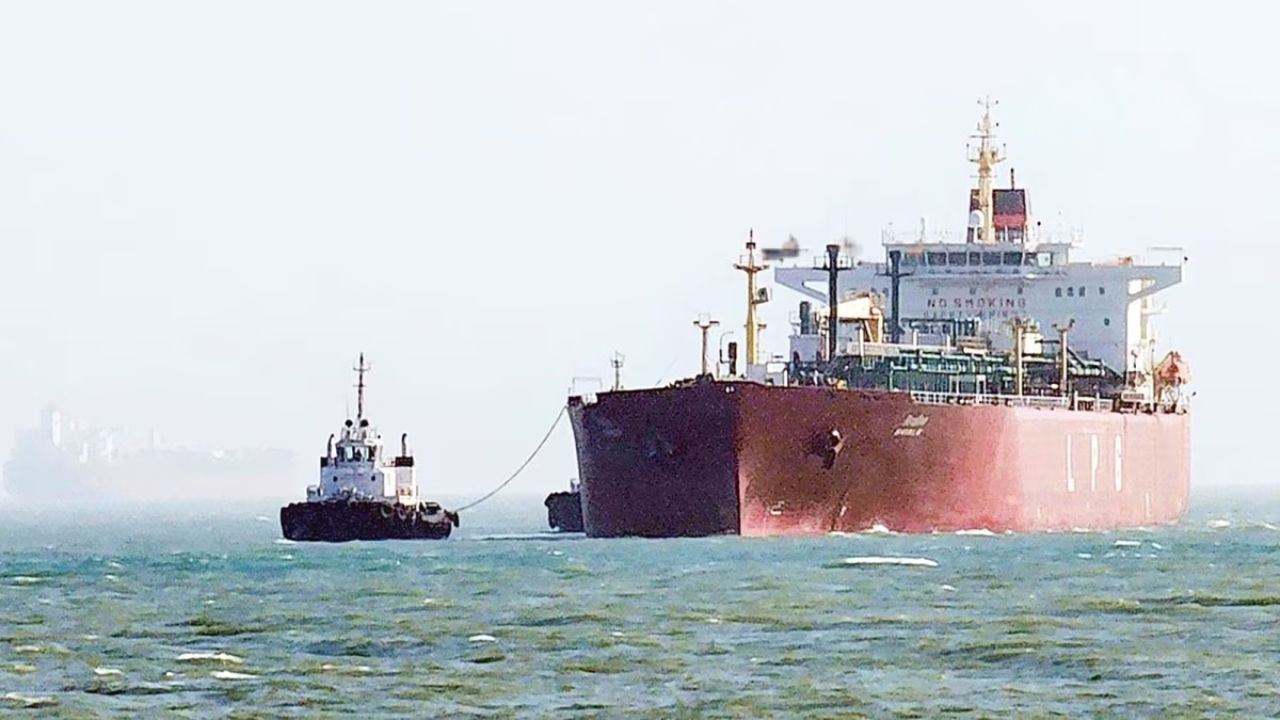 Indian-flagged tanker with 44000 tons LPG en route to Mumbai via Hormuz; More in queue