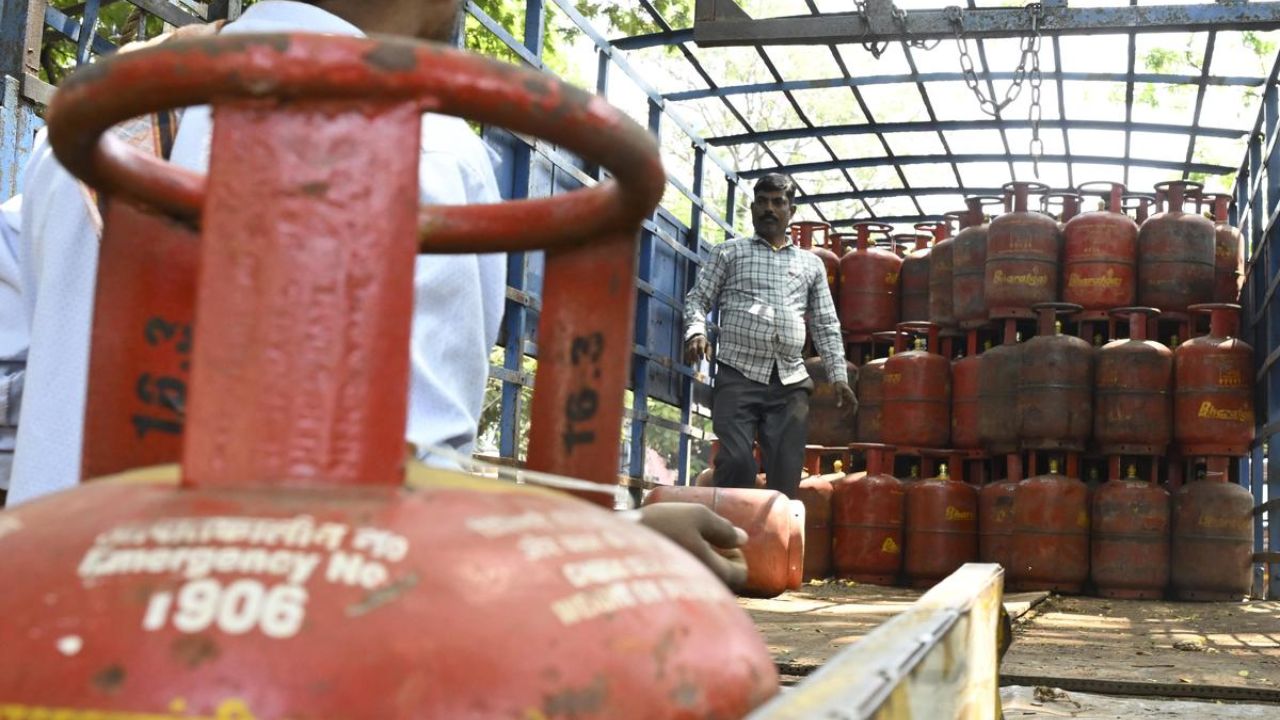 Central Govt say – No shortage of LPG in India; Over 5.1 million cylinders delivered